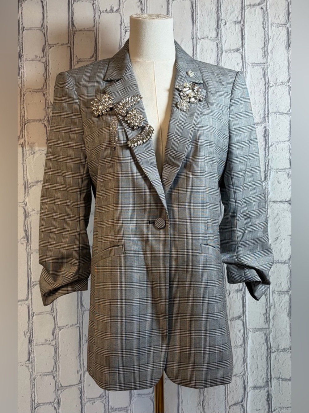 Cinq a Sept KHLOE:4Plaid Gray Single-Button Women's Blazer with Crystal Brooches